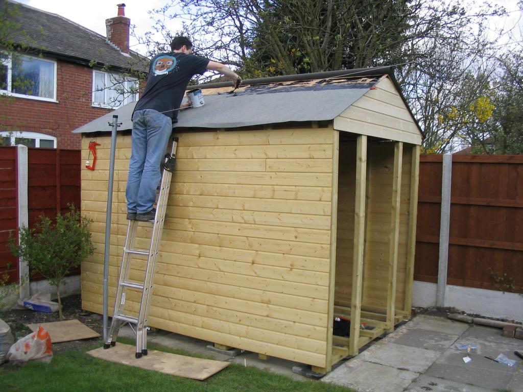 Shed Roof The felt to the roof